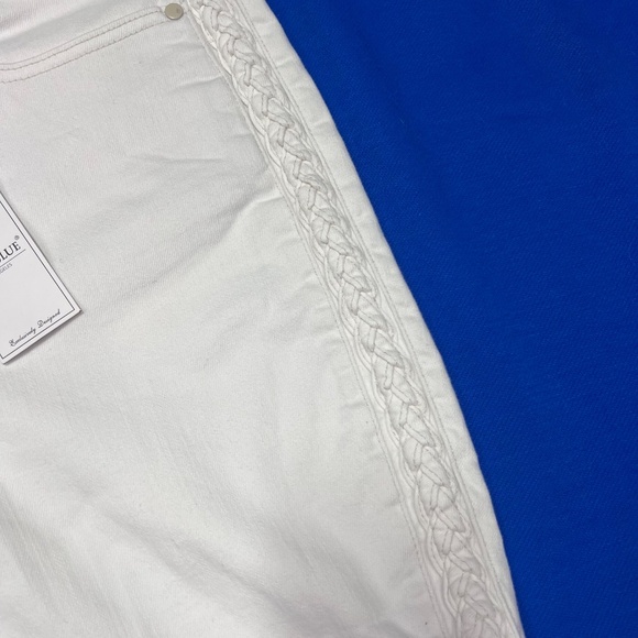 👖NWT🤩 |•JUDY BLUE•| Mid Rise Relaxed Fit Braided Racer Stripe Jeans Size 14W👖 - Picture 4 of 12